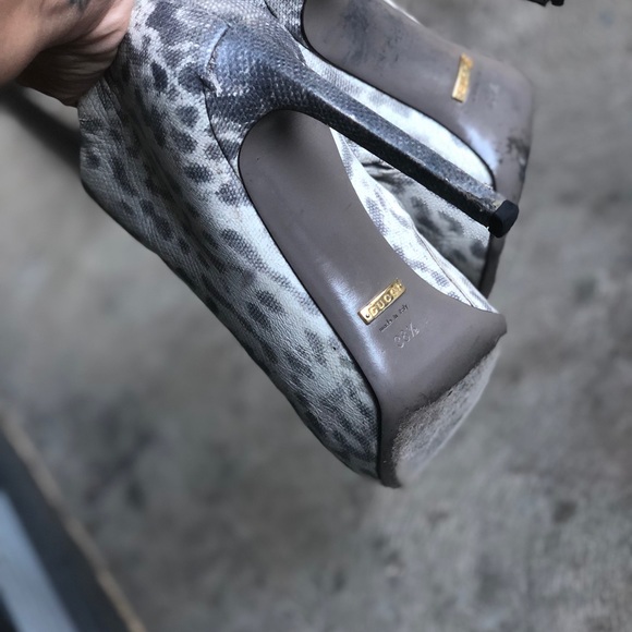 Gucci snake print booties - Picture 2 of 4